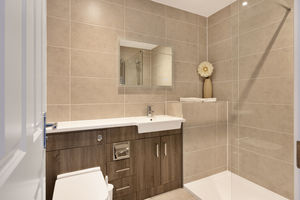 Family shower room- click for photo gallery